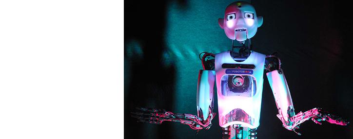 Парад Роботов проходит в Гюмрийском технологическом центре