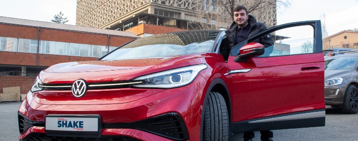 Team подарил участникам Shake новогоднее чудо: два автомобиля Volkswagen ID.4