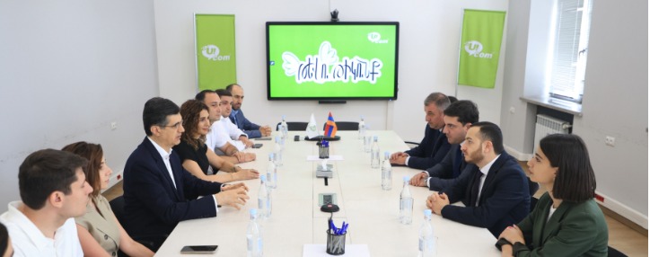 Министр высокотехнологичной промышленности Армении обсудил решение проблем с гендиректором Ucom