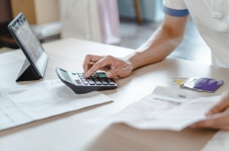 Совместный бюджет или один финансовый «директор»: как семьи управляют деньгами