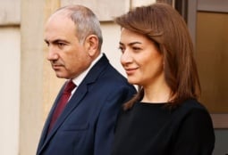 "Рад получить второй шанс на сохранение нашей семьи": Пашинян о воссоединении с супругой