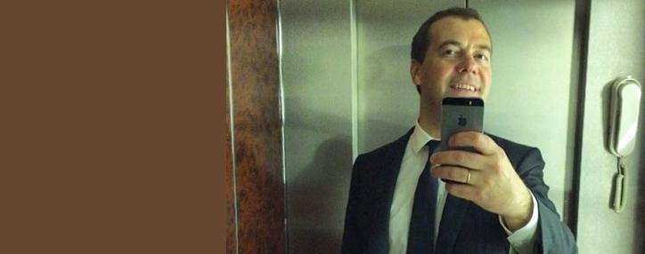 Медведев сделал первый селфи