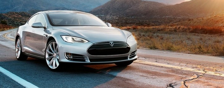 Компания Tesla летом представит беспилотное такси
