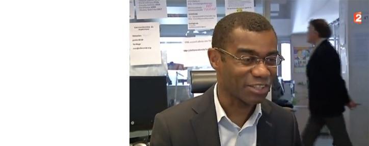 Французский телеканал был взломан после интервью сотрудника на фоне стикеров с паролями