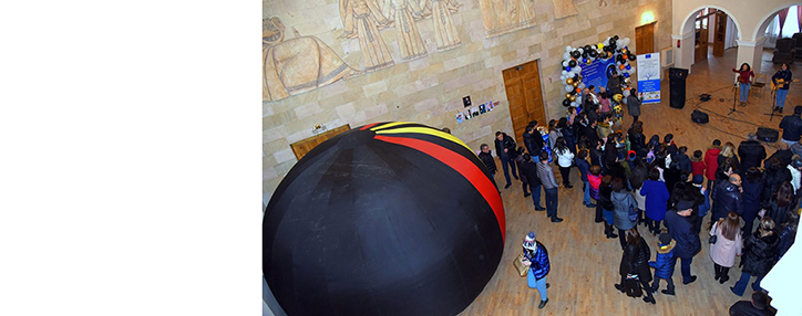 В городе Ванадзоре задействован передвижной 3D-планетарий 