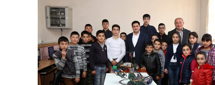 Ucom вручил подарки ученикам ArMath за победу в конкурсе ArmRobotics 2017