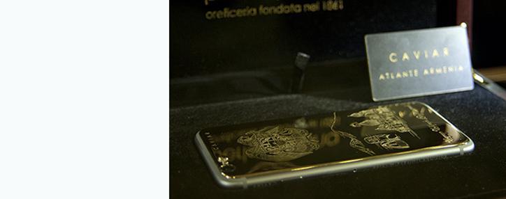 Президент Армении получил в подарок эксклюзивный смартфон Caviar Atlante Armenia