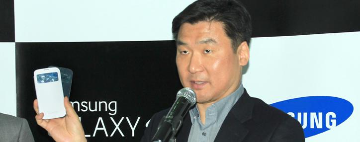 В России начнутся продажи флагманского смартфона Samsung Galaxy S4