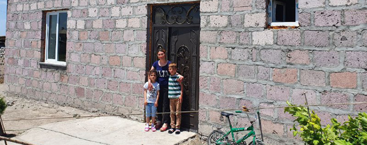 Viva-MTS помог семье Галстяном построить просторный каменный дом своей мечты