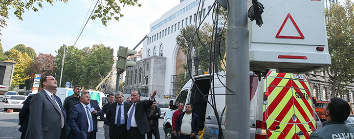 Вице-мэр Еревана потребовал привести в надлежащий вид телекоммуникационные кабели в столице