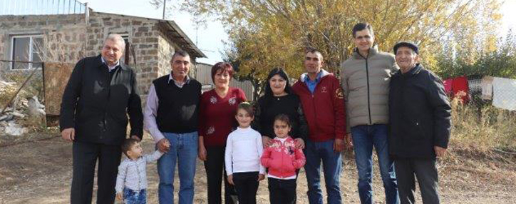 Компания VivaCell помогла семье из села Лусашох переселиться в новый дом