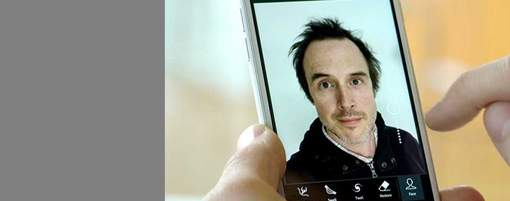 В Adobe придумали, как улучшить самое неудачное селфи