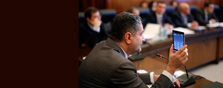 Премьер-министр Армении стал обладателем первого планшета армянского производства (ФОТО)