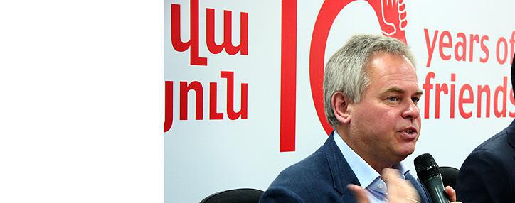 Евгений Касперский награждён памятной золотой медалью ереванского Политеха