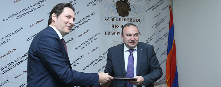 Компания Microsoft будет содействовать переподготовке учителей и техоснащению армянских школ