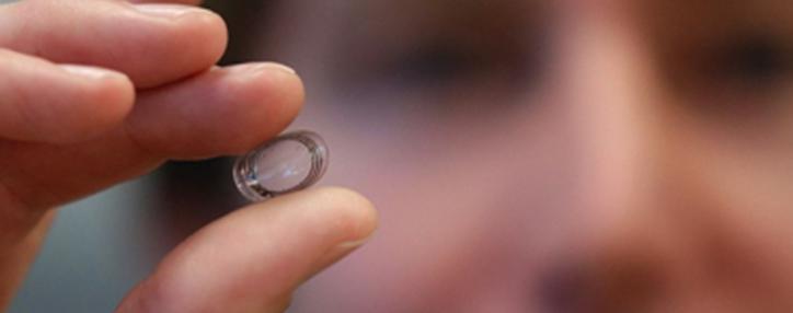 Google запатентовал «умные» контактные линзы