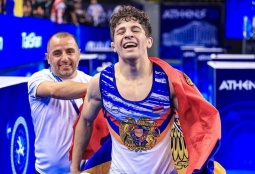 Армянский борец Джанес Назарян завоевал "золото" ЧМ U17 в Баку (ВИДЕО)