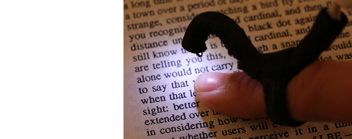 Слепых научили "читать" обычные книги при помощи специальной камеры