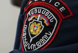 Экс-сотрудника полиции Армении обвиняют в посредничестве во взяточничестве на тысячи долларов