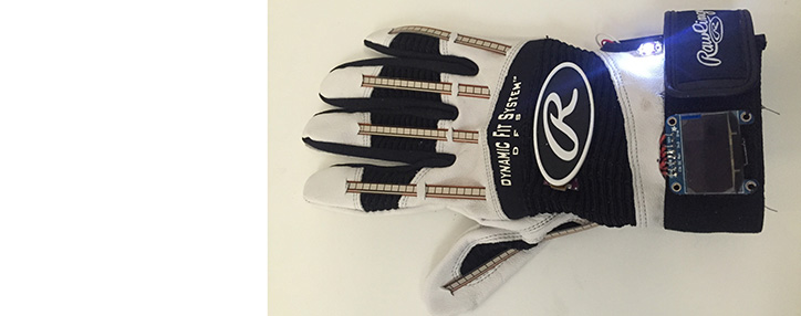 Студенты из Вашингтонского университета создали перчатки, озвучивающие язык жестов