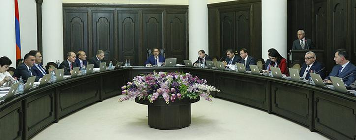 Armenian cabinet members switch from Apple to ArmTab laptops