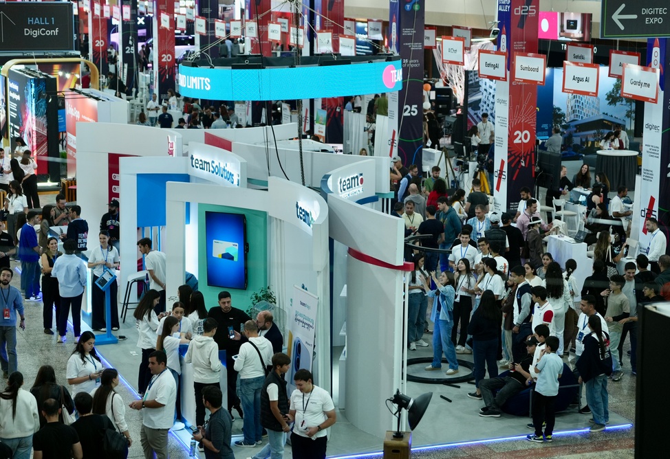 AI assistant for subscribers, digital payment card, cloud gaming, and other surprises: Team at the DigiTec exhibition (VIDEO)