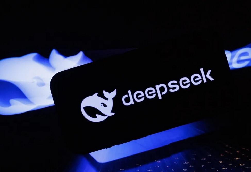 Китайскую нейросеть DeepSeek взломали: что известно об утечке данных