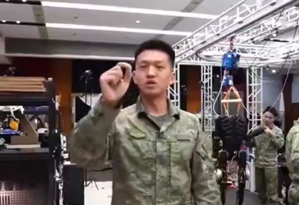 Дрон размером с комара разработали в Китае (ВИДЕО)