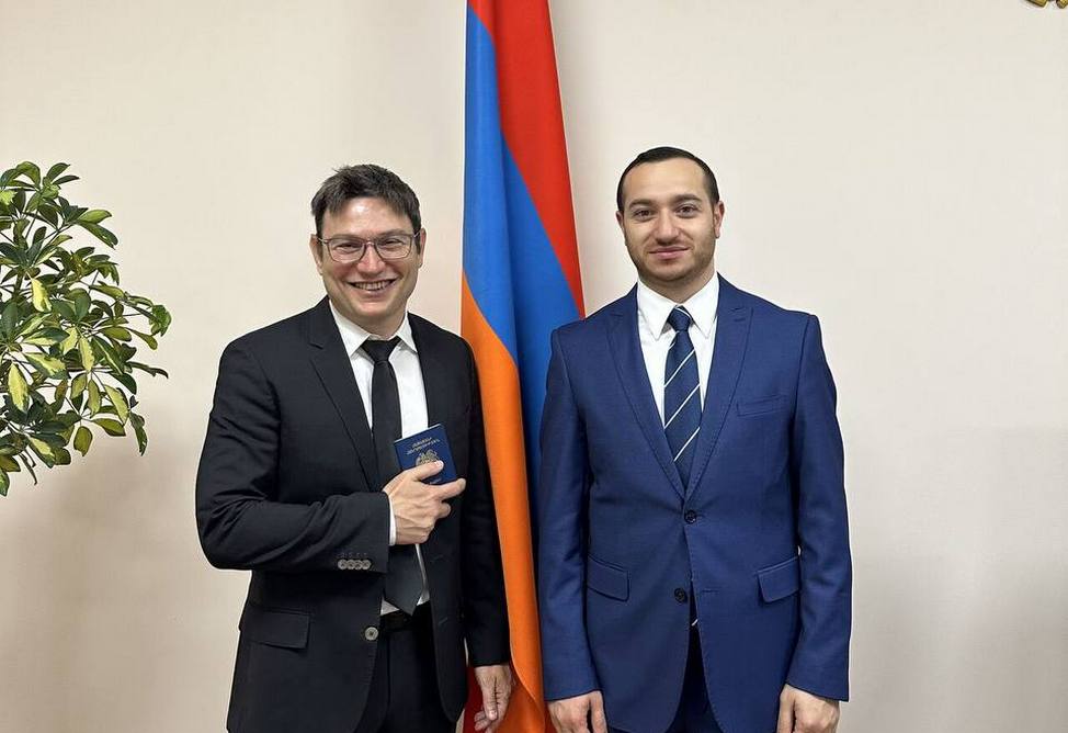 Основатель компании Firebird AI Размик Овакимян получил армянский паспорт