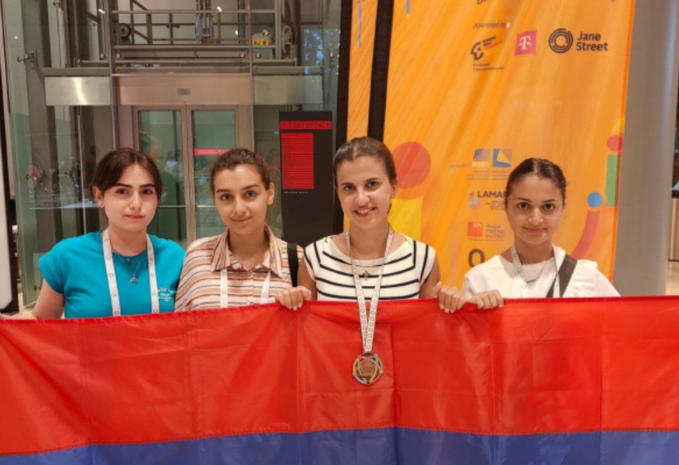 Школьница из Армении стала призером международной олимпиады по информатике в Германии