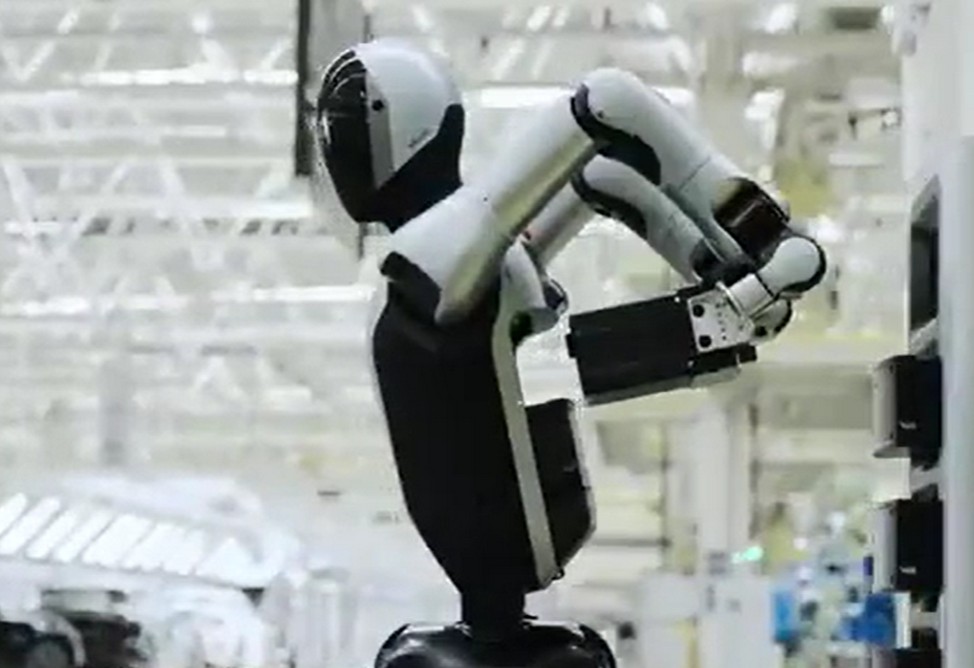 Робота научили самостоятельно менять свои аккумуляторы (ВИДЕО) 