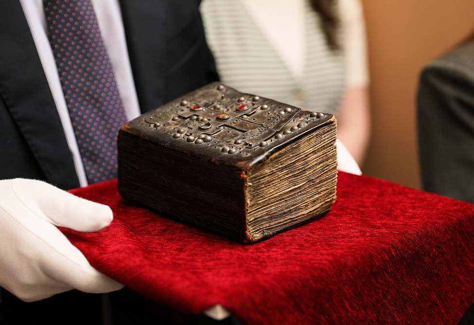 Viva donated an exclusive parchment Gospel to Matenadaran: From Basen province to Yerevan – after 355 years