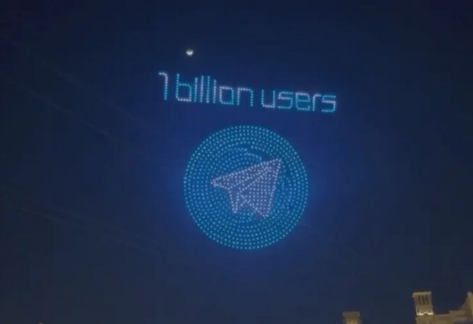 Небо Дубая "озарили" рекорды: шоу дронов в честь Telegram и TON вошло в книгу Гиннесса (ВИДЕО)