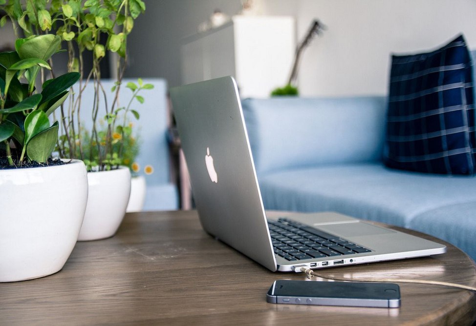 Техника Apple подорожает из-за новых пошлин Трампа - NYT