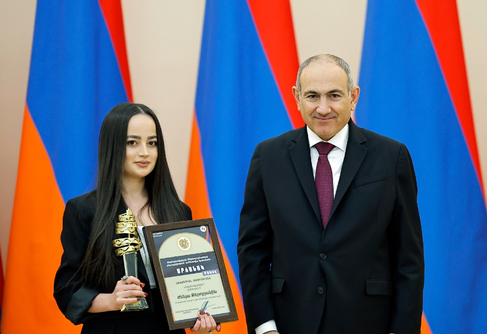 Annual IT awards presented to 27 students and 9 schoolchildren in Armenia