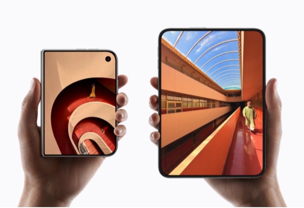 Apple unveils iPhone Duo Apple unveils iPhone Duo
