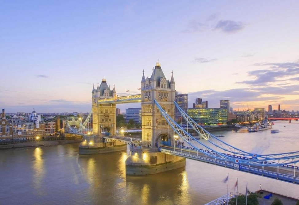 Лондон встает: тысячи таксистов протестуют против приложения Uber